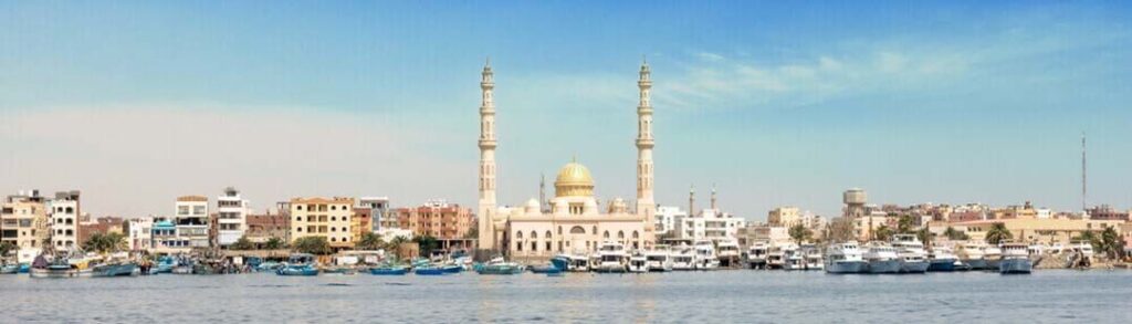 A beautiful image showcasing a large water body filled with boats, with the Mina Mosque in Hurghada nearby.